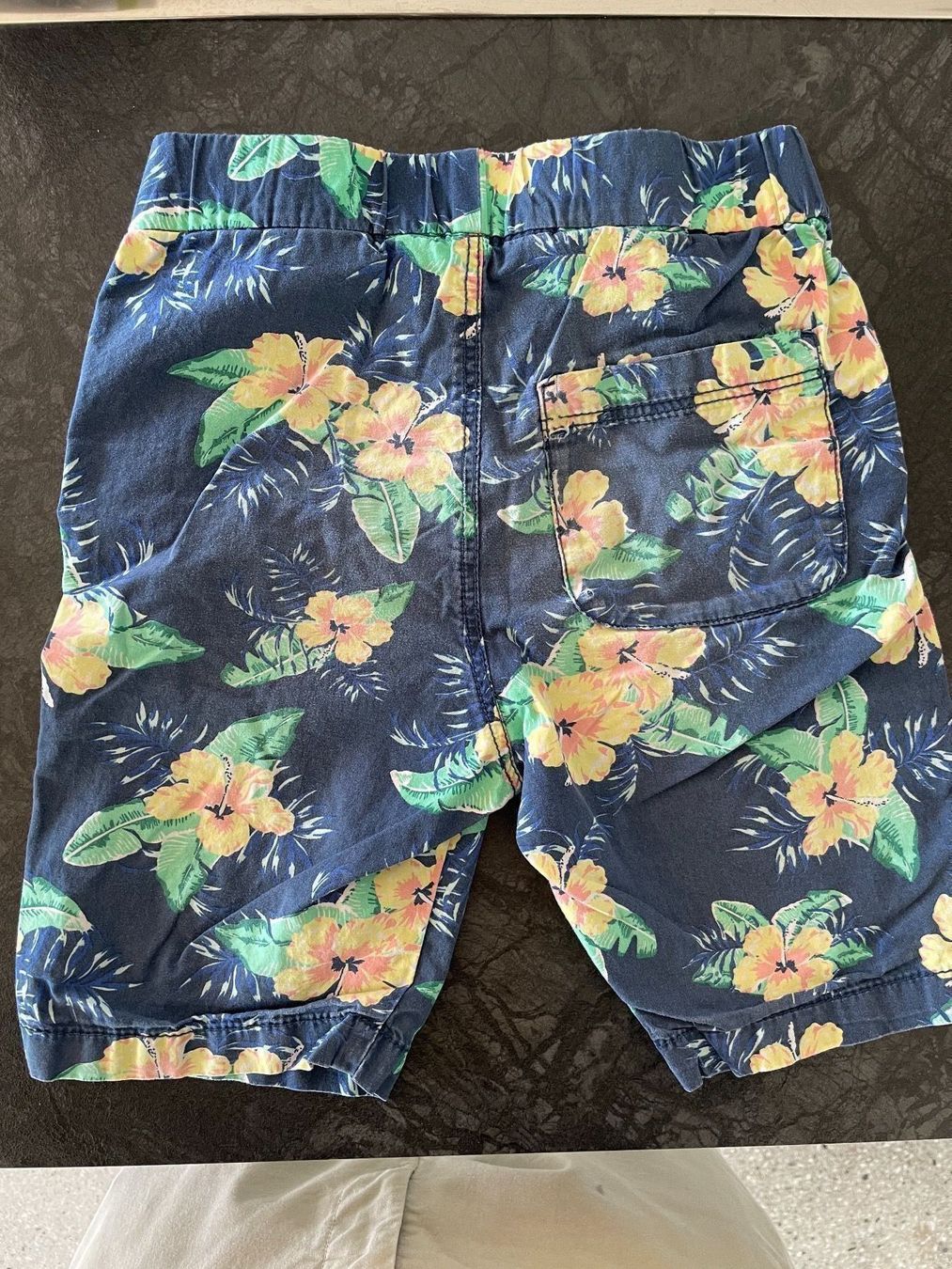 Lotti & Set di vestiti: 2 Shorts hm enfant – Usato da Sion venduto da tchana77 4