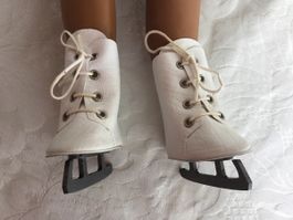 Ältere Schlittschuhe für die Puppe