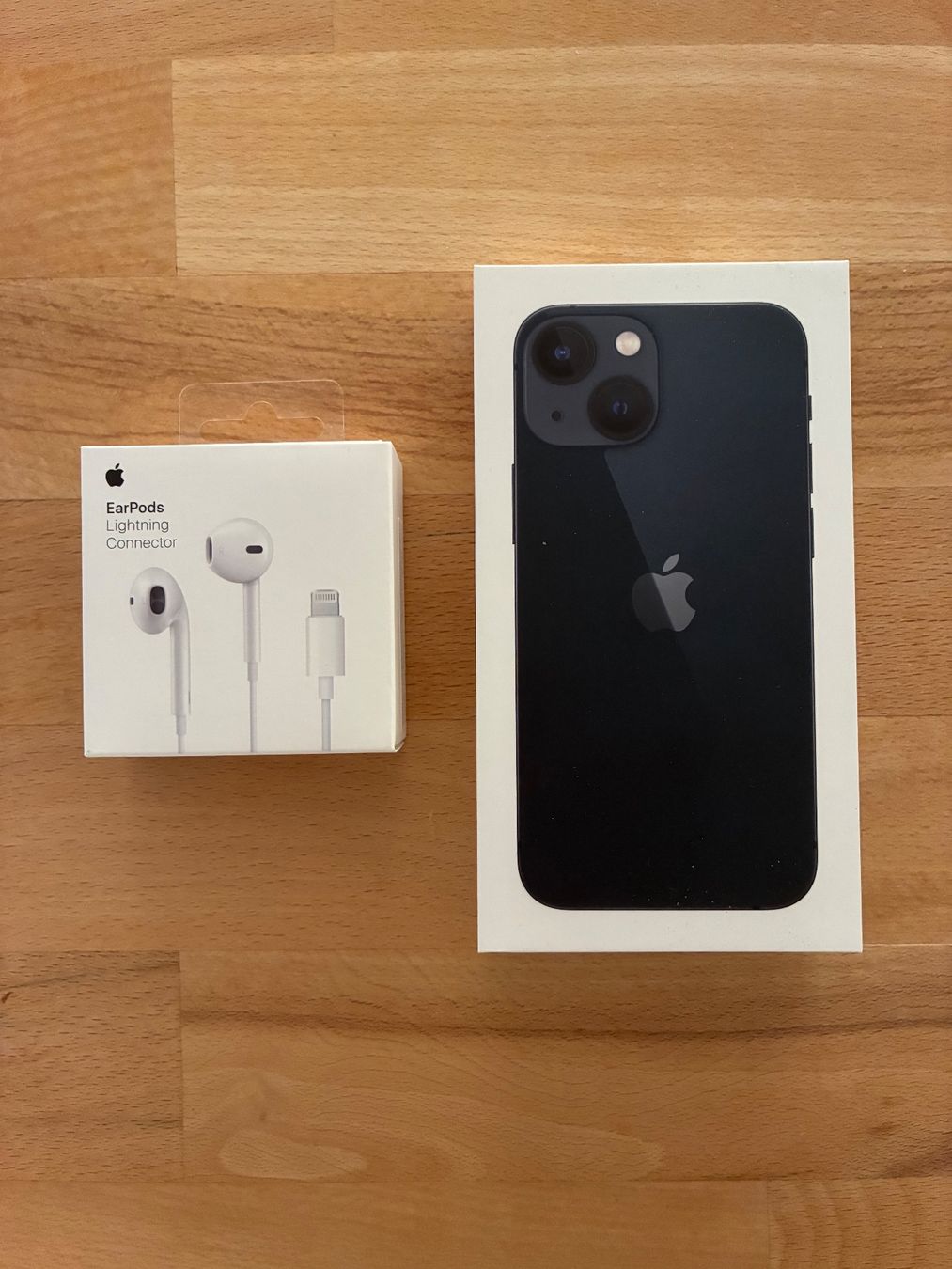 Apple Telefoni cellulari / Smartphones: iPhone 13 mini schwarz , 128 GB, mit Kopfhörer – Usato da Wetzikon venduto da car_w2lv 2