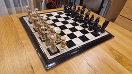 Exklusives Schachspiel, Handarbeit, asiatische Figuren!