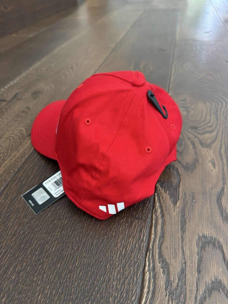 Adidas Chapeaux, bonnets & casquettes: FC Bayern Cap – Neuf avec emballage d'origine à Büren SO par Nuri09 1