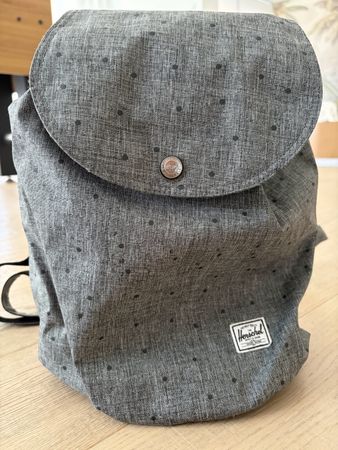 Herschel Rucksack grau mit Punkten klein ca. 34cm x 30cm