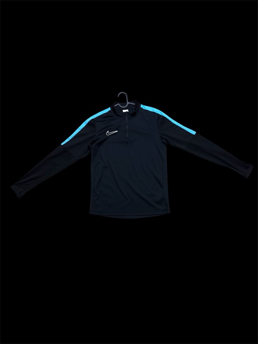 Nike Tops: Nike Training Top Blue Stripe Black  – D'occasion à Lausanne par and_x666