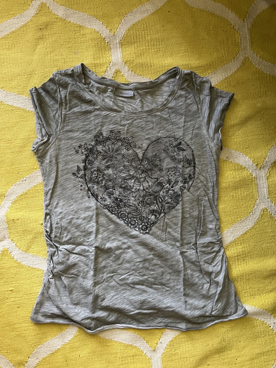 T-shirt: Zwei Umstands-T-Shirts, grau, 36/38 – Usato da Zürich venduto da Rajkumari 1