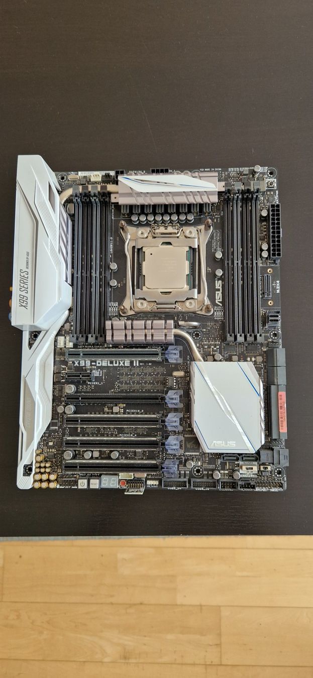 Asus Schede madri: Asus X99 - Deluxe Mainboard mit i7 Intel CPU – Usato da Berneck venduto da bra_66zr