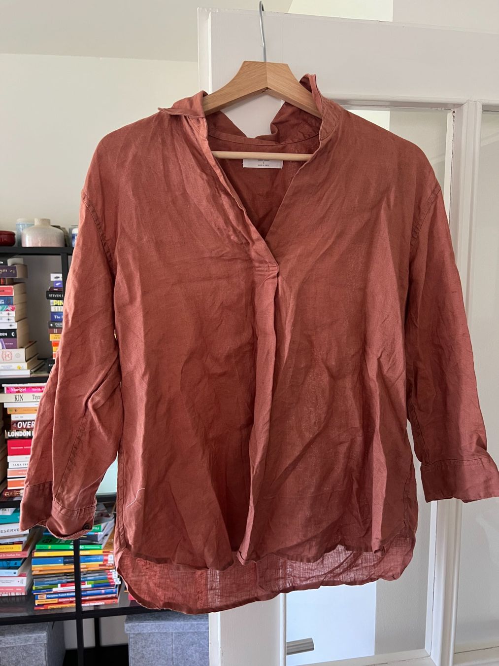 Blusen: UNIQLO braunes Leinenhemd – Gebraucht aus Zürich von agg_5ttv