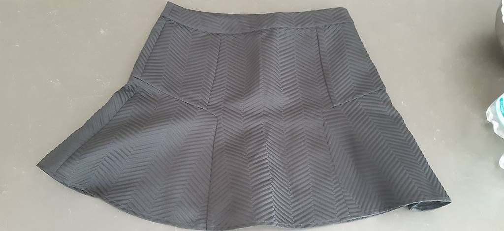 Gonne: Schwarze Short Skirt - Size 10 – Usato da Dällikon venduto da Martisw7