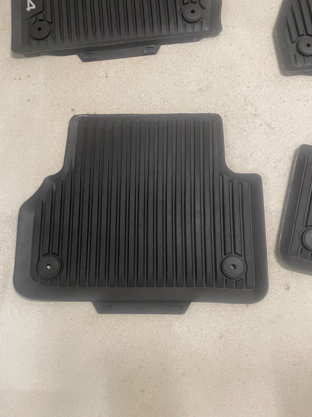 Tappeti & Tappetini: Audi A4 B9 Gummimatten Winter – Usato da Oberwil BL venduto da max_dw88 2