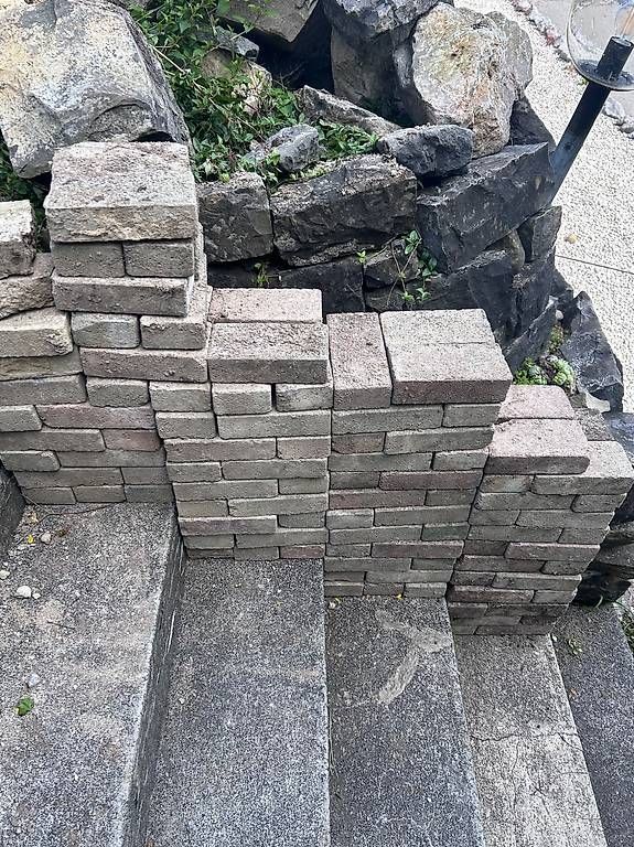 Rivestimenti per pavimenti: Gartenplatten Betonplatten Pflastersteinefür Sitzplatz – Usato da Ebnat-Kappel venduto da Chantalle 2