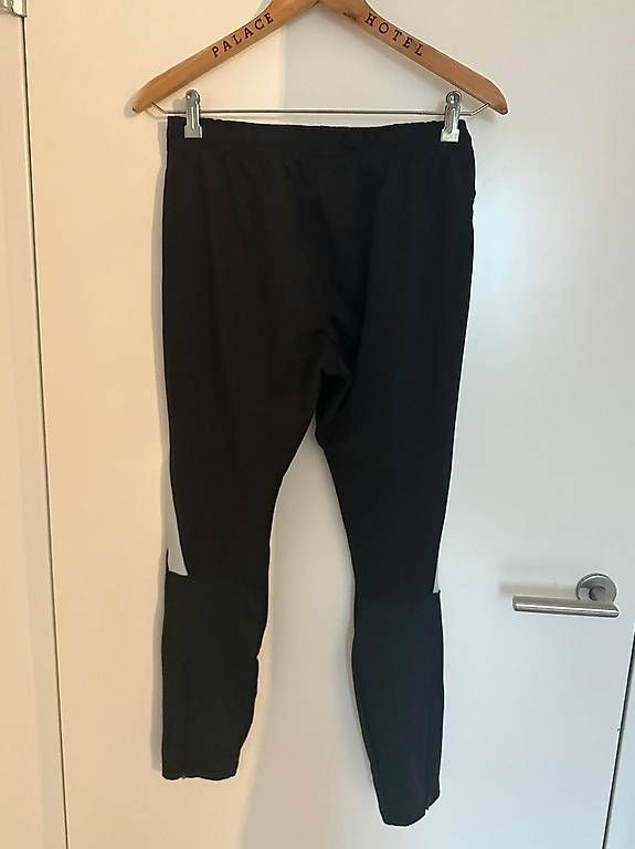 Pantaloni: Kipsta Trainerhose - S – Usato da Wauwil venduto da est_r5td