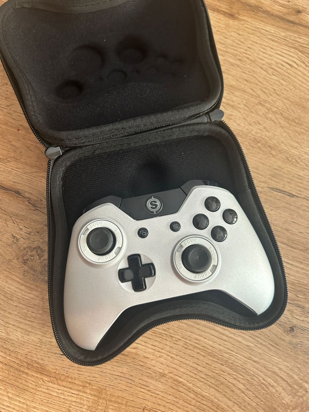 Konsolen: XBOX ONE SCUF Controller Reflex mit Tasche guter Zustand – Neu (gemäss Beschreibung) aus Grellingen von JJJJ93