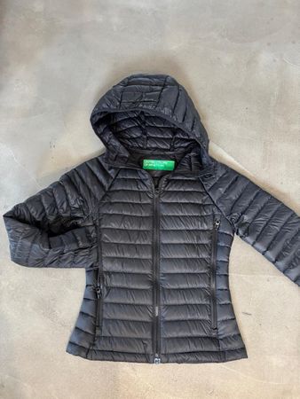 leichte daunenjacke von benetton, neu, gr. 34 , schwarz, 40.