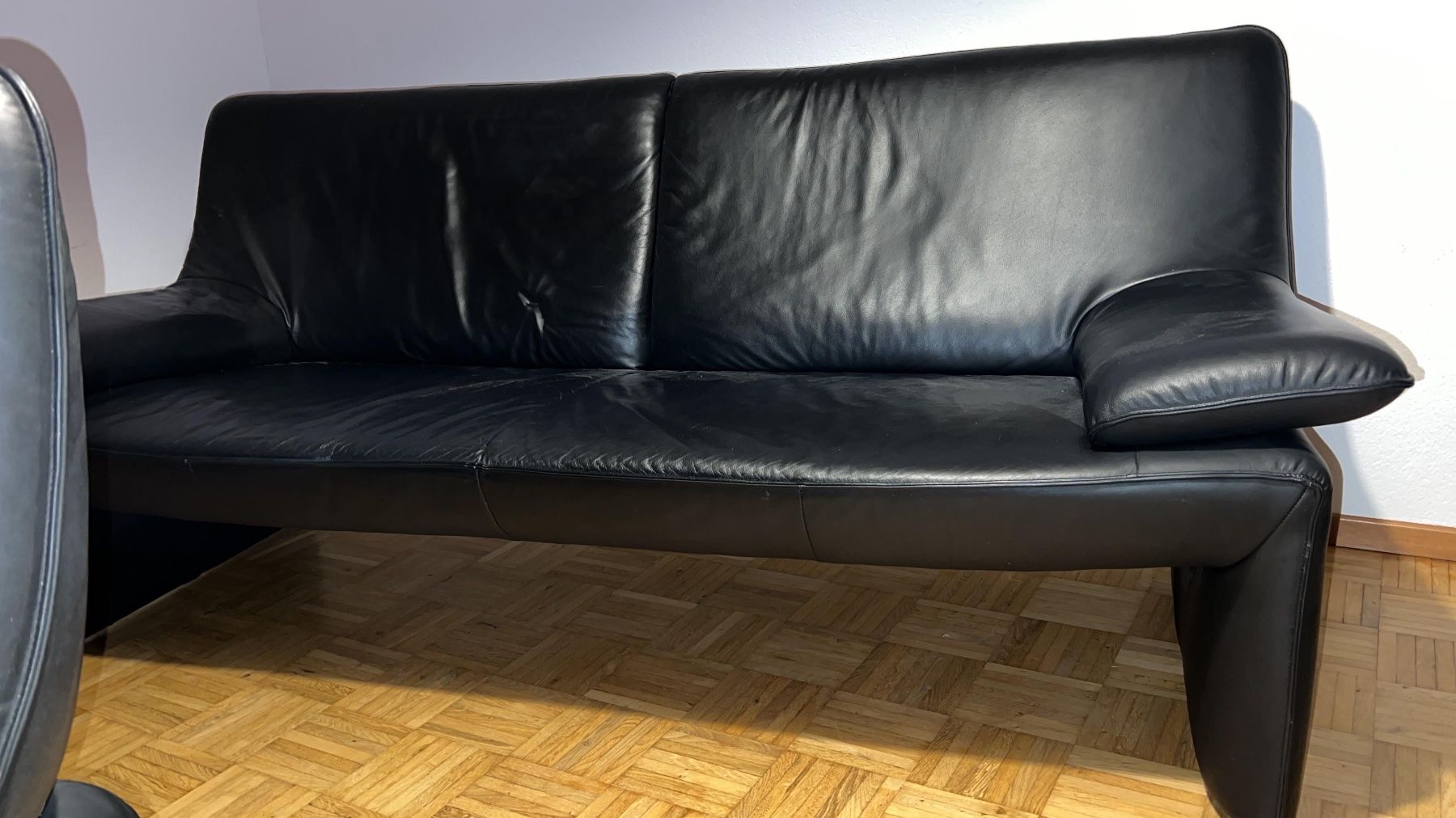 Divani: Leder-Sitzgruppe schwarz – 2 Sofas + Sessel/Hocker – Usato da Gossau SG venduto da Lizenzmarkt 6