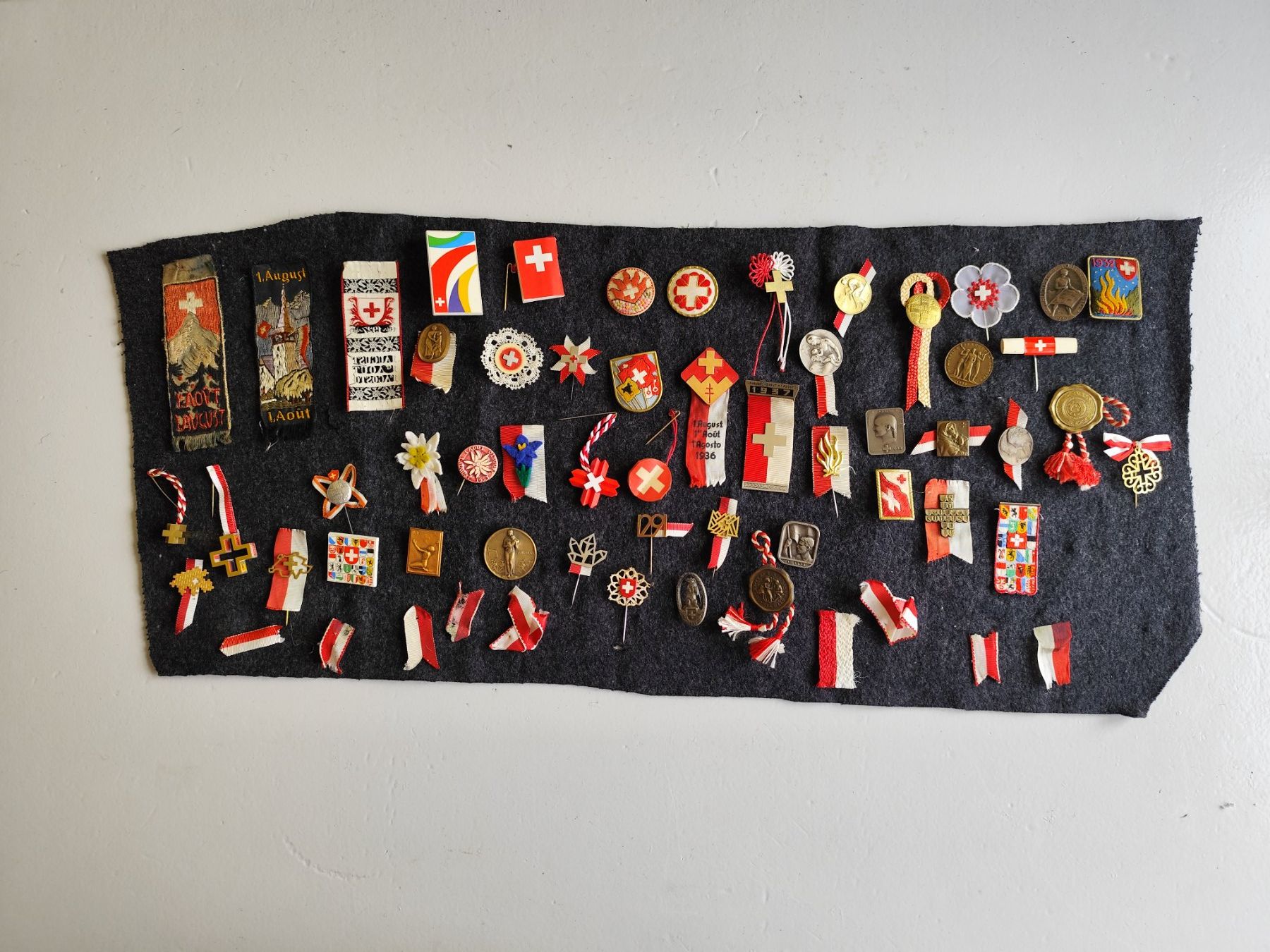 Placchette & Badge: Grosse Sammlung Pro Patria 1.August-Abzeichen ab1923 – Usato da Uerikon venduto da guggif