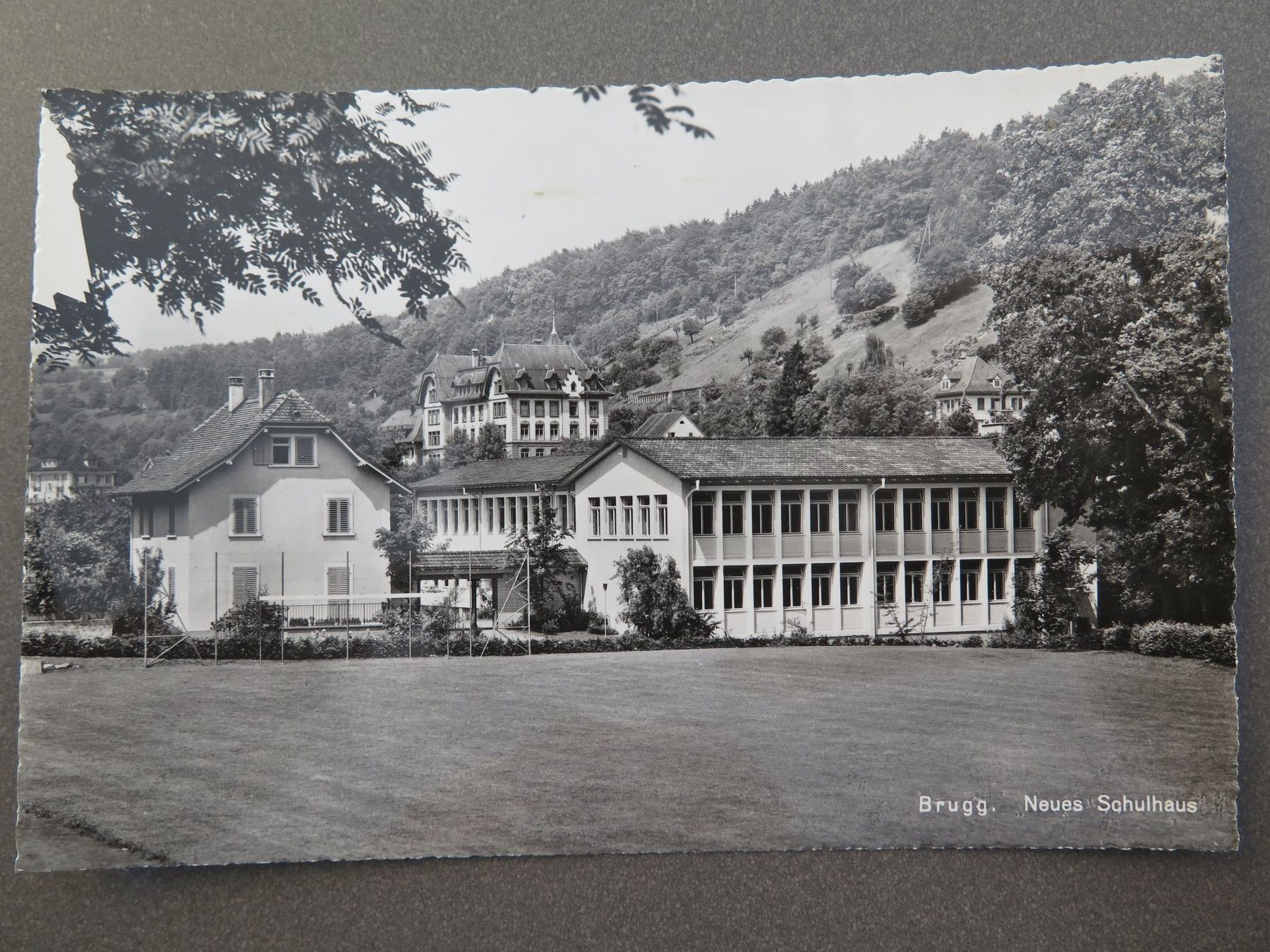 Cartoline postali: BRUGG - NEUES SCHULHAUS – Usato da Wittenbach venduto da lipasal
