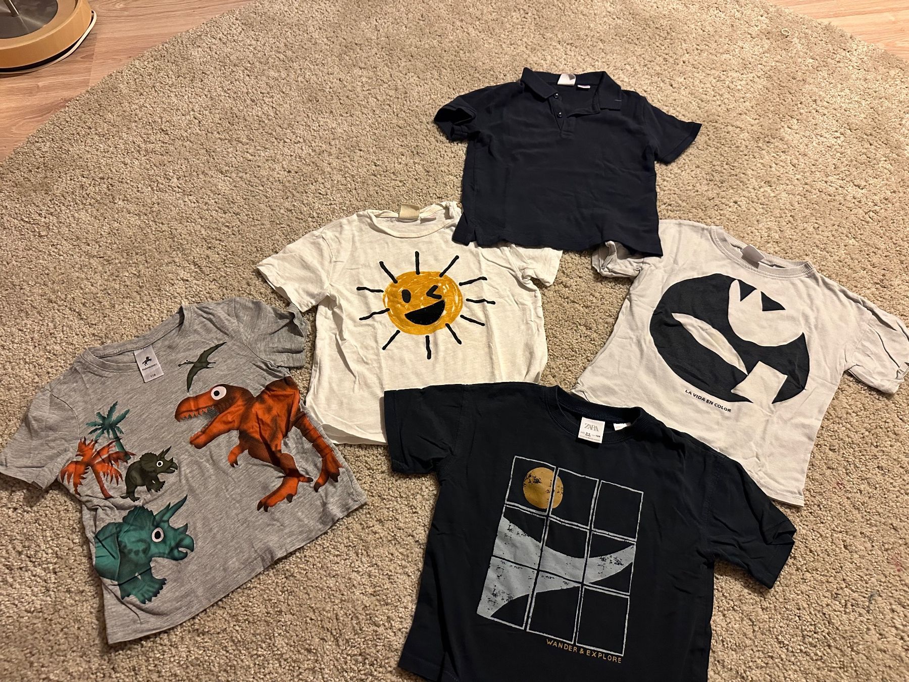 Lotti & Set di vestiti: T-Shirt 3/4 Jahre – Usato da Rapperswil BE venduto da aro_66tx