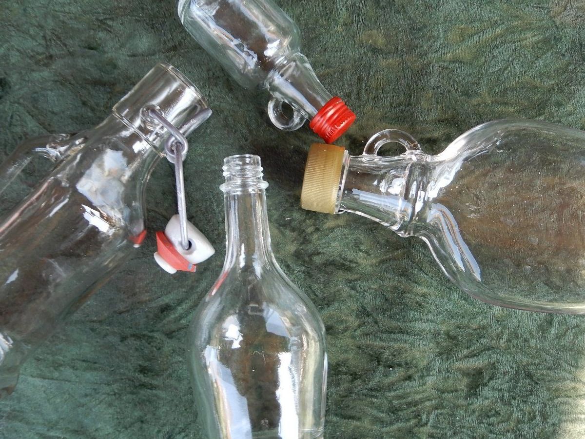 Contenitori & Simili: 8ER SET GLASFLASCHEN RUSTIKAL ( EINMACHGLÄSER ) – Usato da Huttwil venduto da Kunterbuntli 1