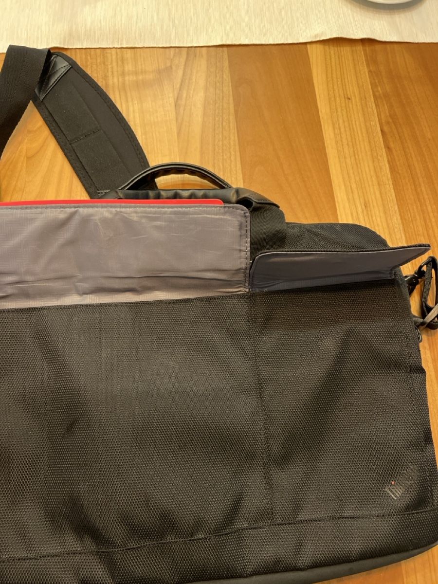 Lenovo Borse: Lenovo ThinkPad Notebooktasche 14 - 15.6 Zoll – Usato da Luzern venduto da Leuchtenstadt23 2
