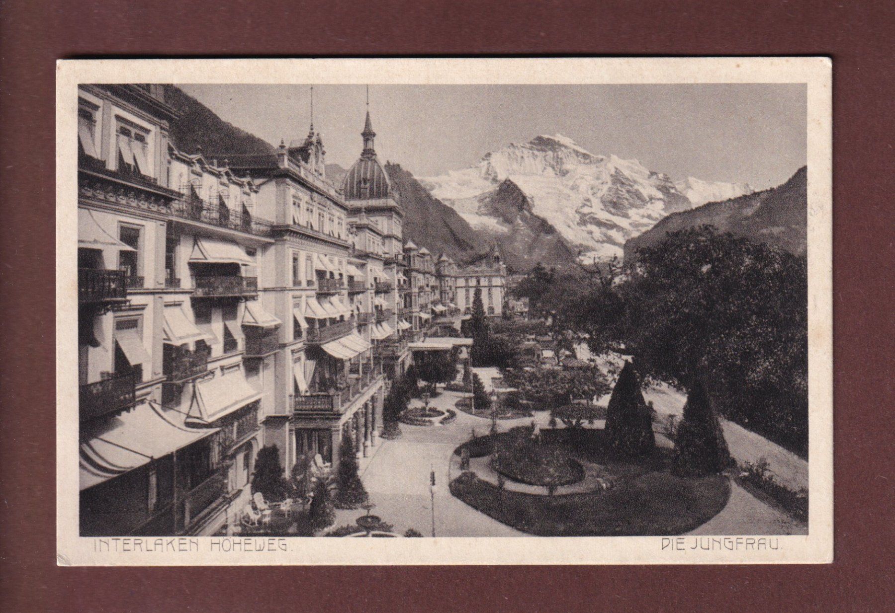 Cartoline postali: INTERLAKEN - Höheweg - Jungfrau – Usato da Pully venduto da nicecards-shop