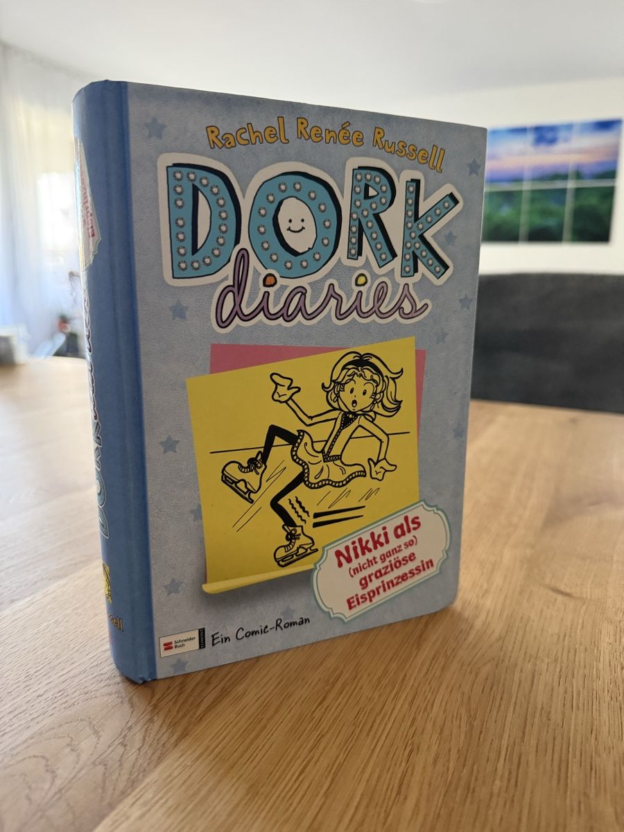 Libri: Dork Diaries - Nikki als Eisprinzessin – Usato da Wallisellen venduto da FabianB