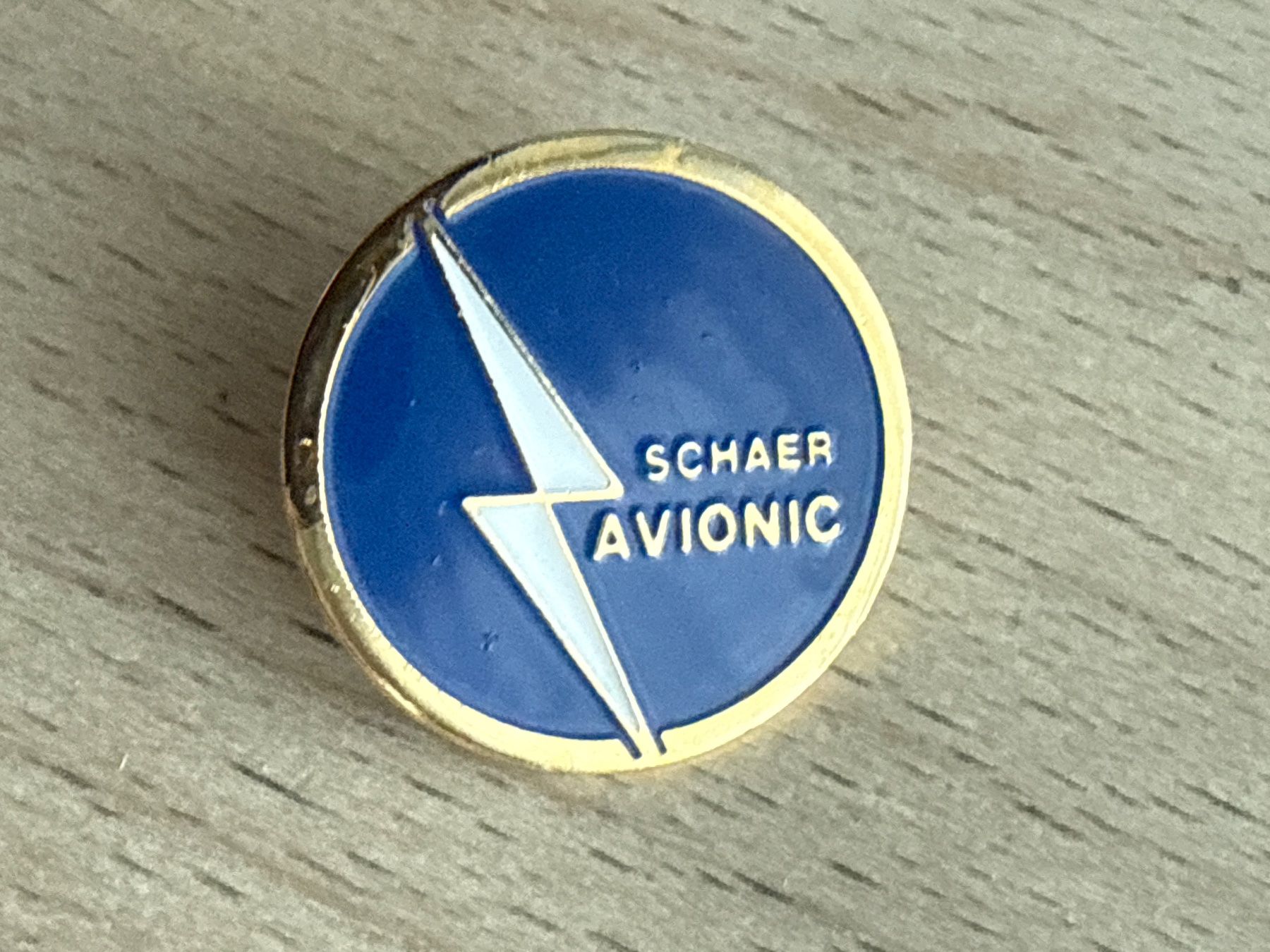 Plaquettes & Badges: Pin Schaer Avionic – D'occasion à Glattbrugg par Schweigmatt