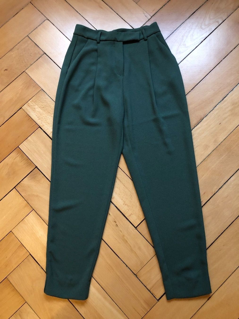 Pantaloni: Lässige salbeigrüne Hose Gr. 32 – Usato da Zürich venduto da MakasoZH 2