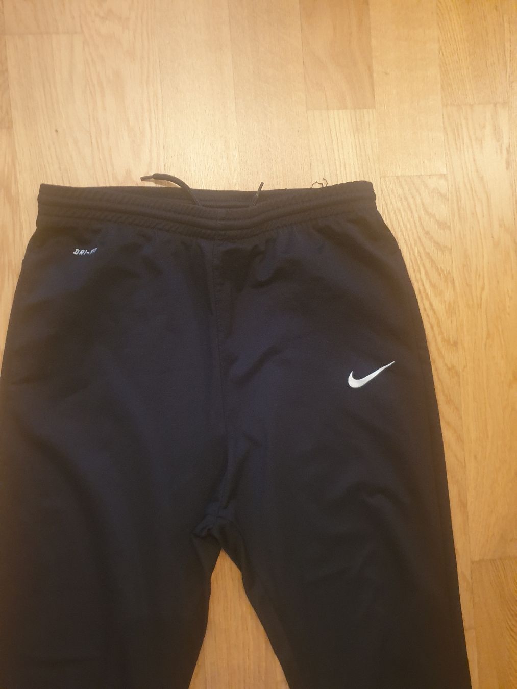 Nike Pantalons: Pantalon Nike – D'occasion à Fribourg par mal_8zjh 1