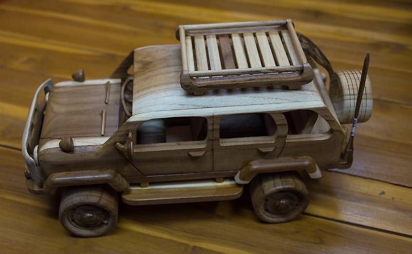 Toutes les décorations: SUV en bois – Neuf avec emballage d'origine à Thônex par Fred_1973