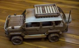 SUV en bois