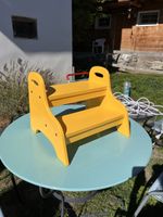 Gelbes Ikea Treppchen