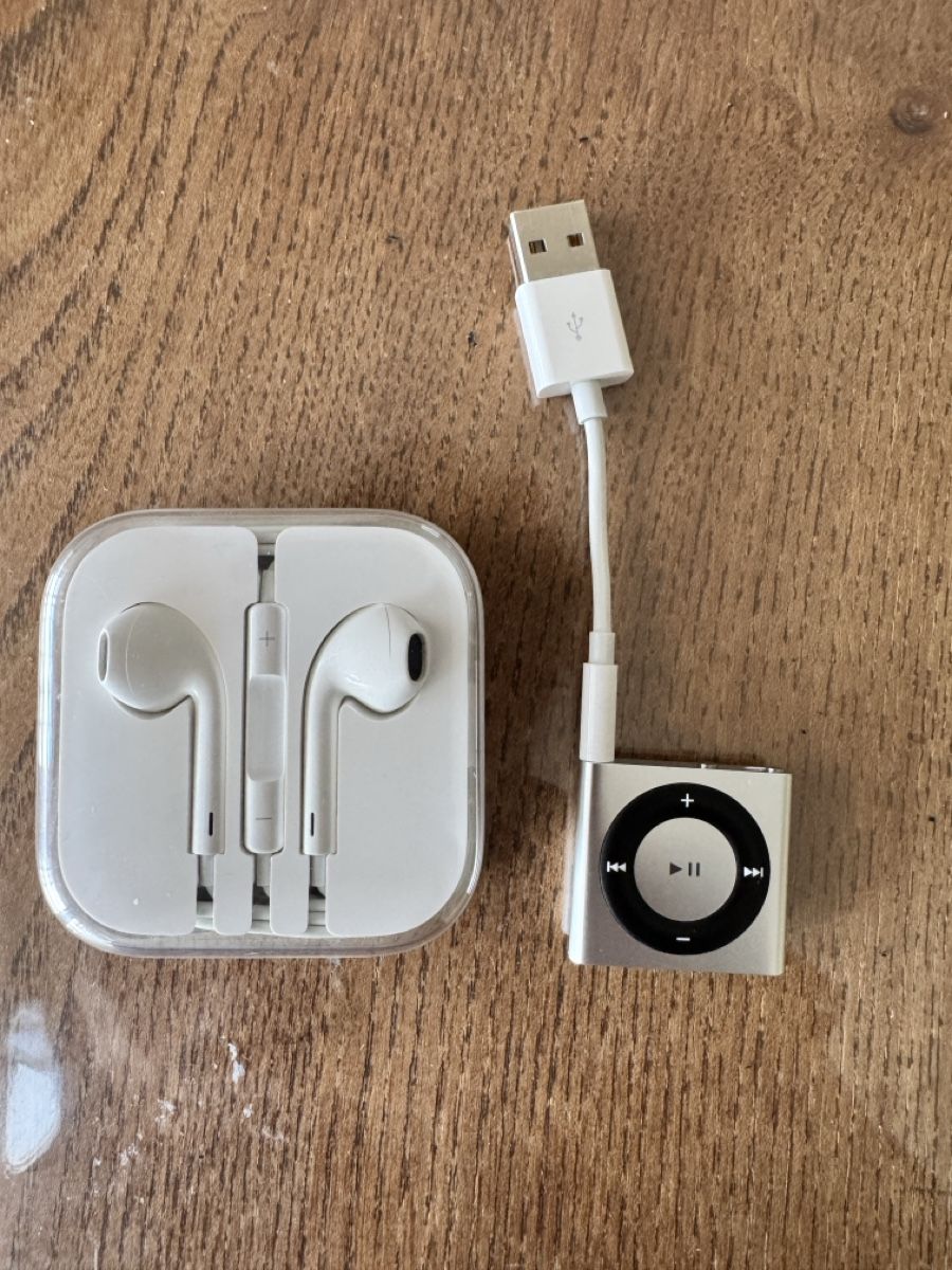 Apple Tragbarer Mediaplayer: Apple iPod Shuffle 4.Gen mit Kopfhörer – Gebraucht aus Dietikon von Leodnd