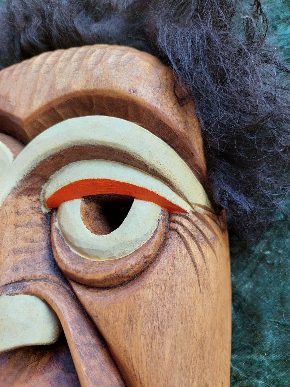 Maschere: HOLZWANDMASKE BUNT – Usato da Huttwil venduto da Kunterbuntli