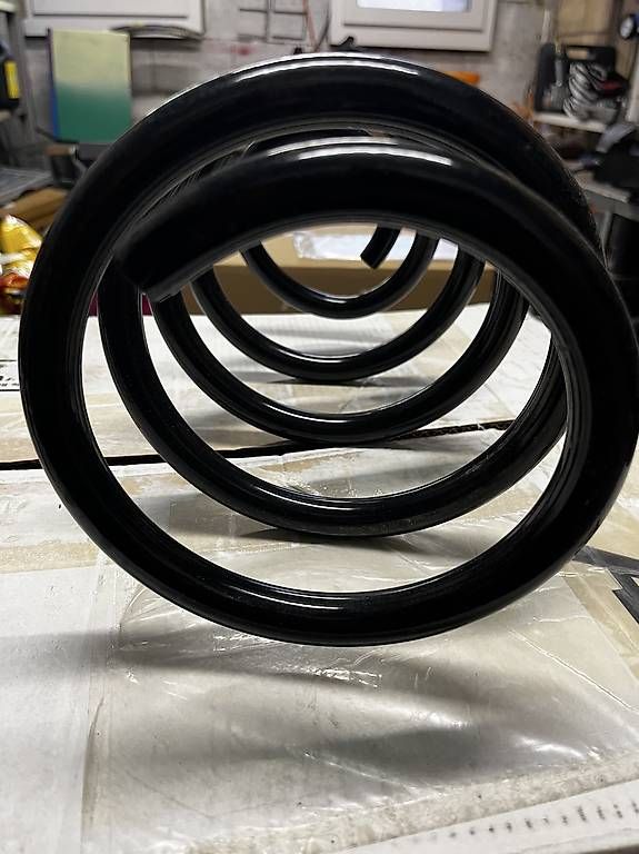 Tutti pezzi di ricambio auto: Federn Vorne VW T6 7E5411105E – Usato da Grub SG venduto da Ruebis99 1