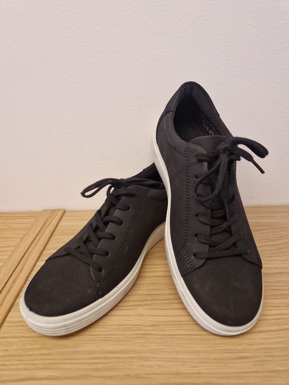 Ecco Chaussures femmes: Ecco Sneaker Leder schwarz 37 – D'occasion à Lichtensteig par Cocabana_16