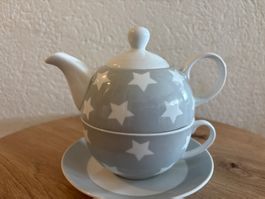 Teekanne mit Tasse