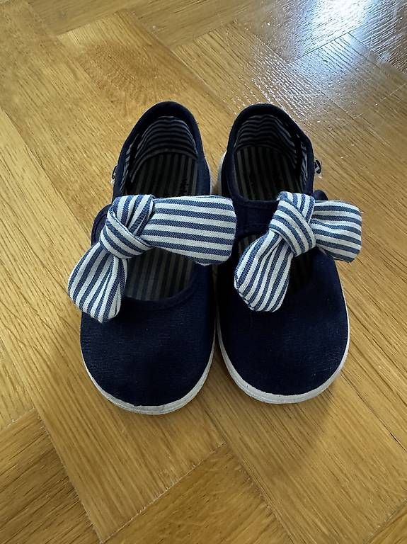 Victoria Scarpe per ragazze: Victoria Schuhe Gr. 25 mit Schleife – Usato da Zürich venduto da JumaRiku