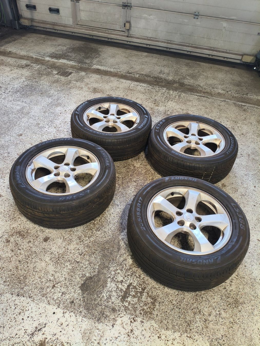 Kia Pneumatici & Ruote complete: Kia Räder – Usato da Konolfingen venduto da maenspower