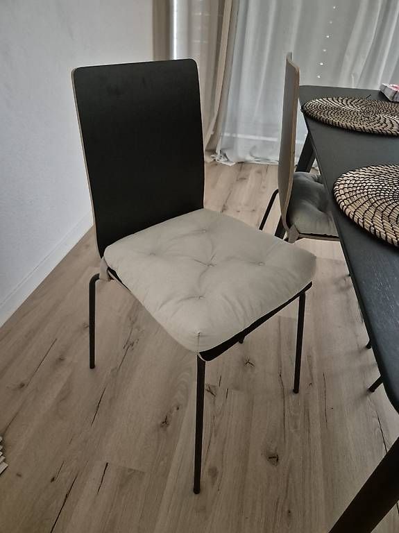 Tavoli: Esstisch 140x78cm mit 4 Stühlen – Usato da Beinwil am See venduto da nik_jali0803 3