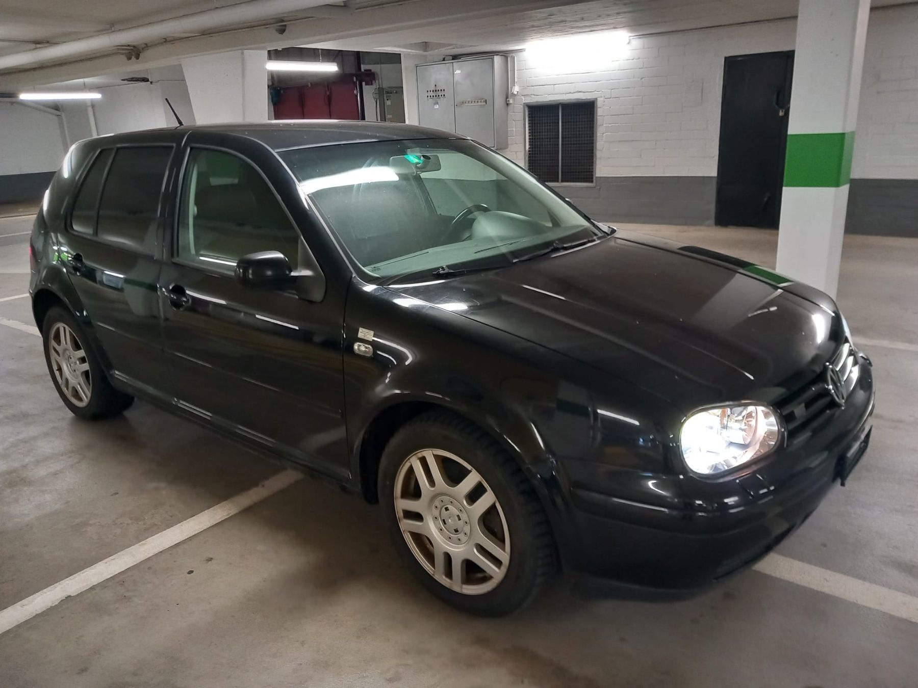 VW Automobili: VW Golf 4 2.3 V5 4motion – Usato da Steg VS venduto da Gooldy
