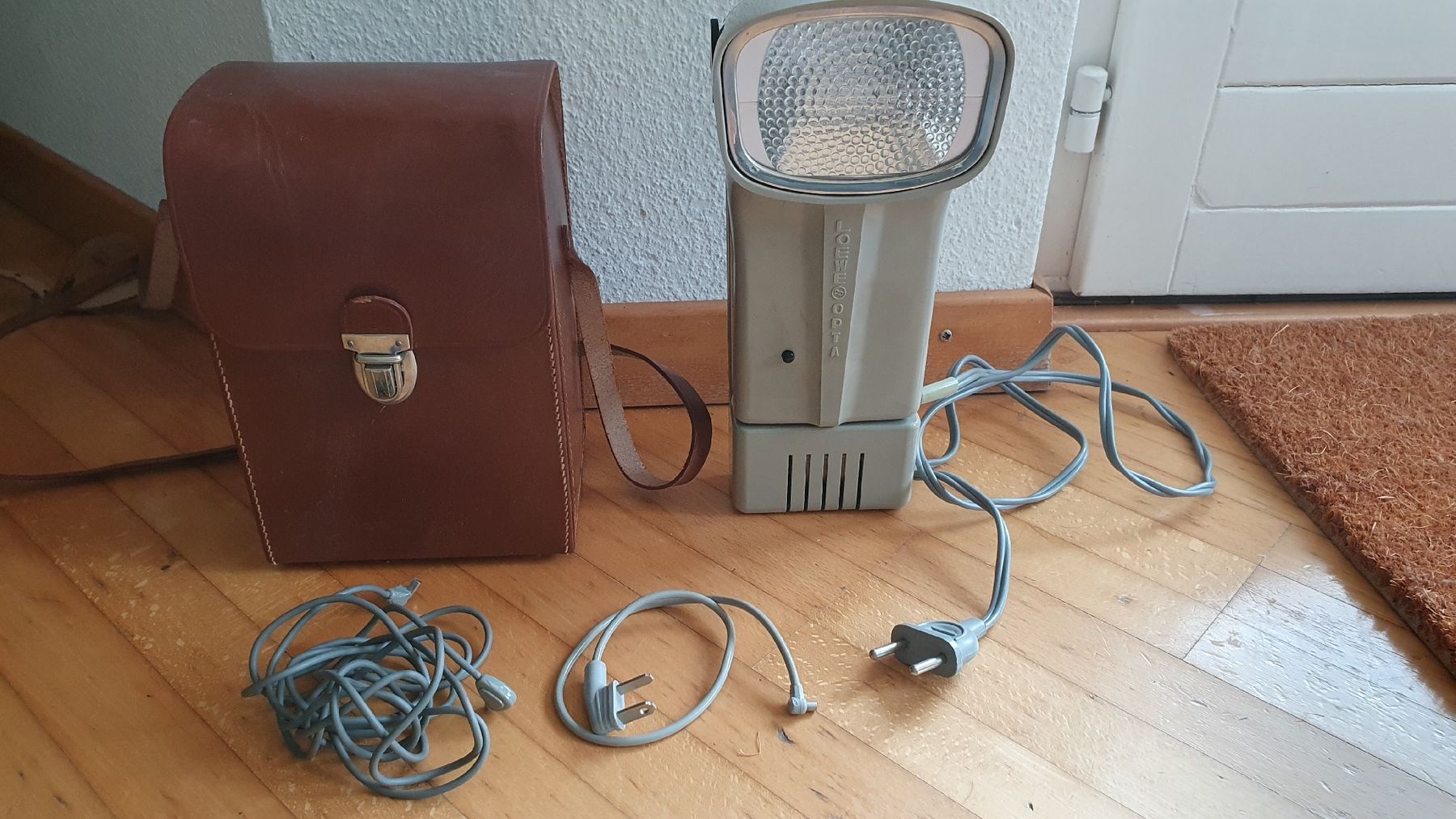 Flash: Vintage Blitzgerät Loewe Opta Optatron mit Originalkabel – Difettoso da Meilen venduto da DodoSchubi