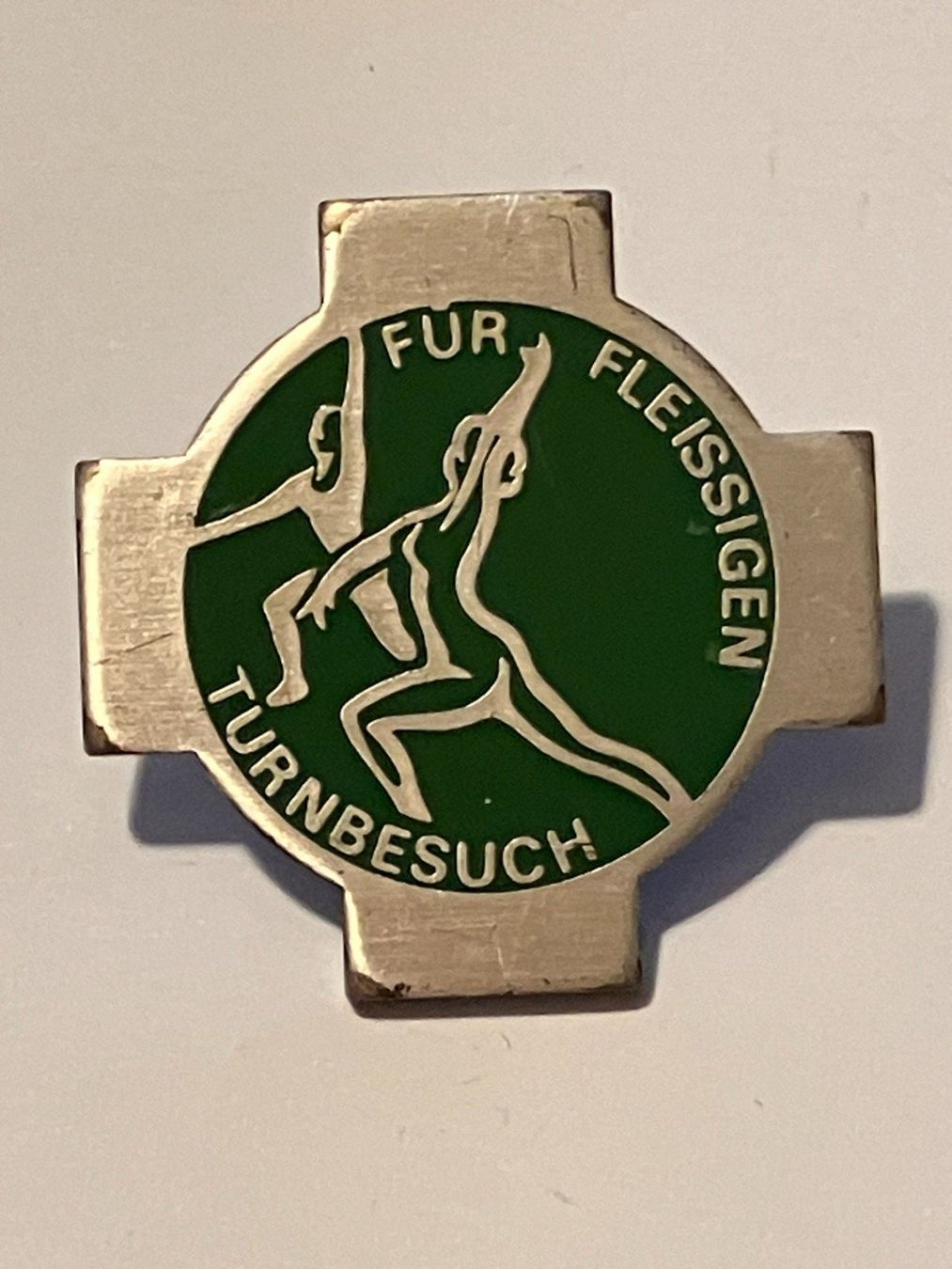 Placchette & Badge: 1 Pin "für fleissigen Turnbesuch" – Usato da Basel venduto da djwwpp