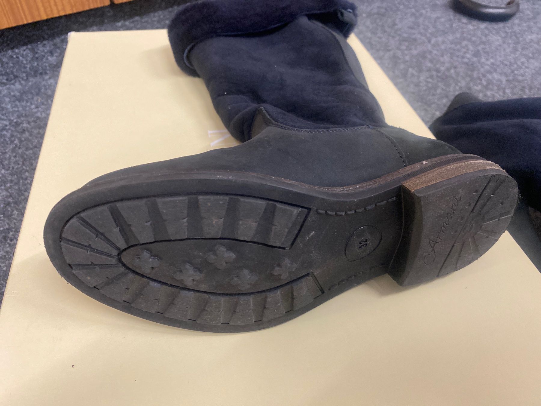 Armani Scarpe per ragazze: neue Giorgio Armani Winterstiefel 32 blau – Nuovo e nell'imballaggio originale da Lachen SZ venduto da LuganoLugano 4