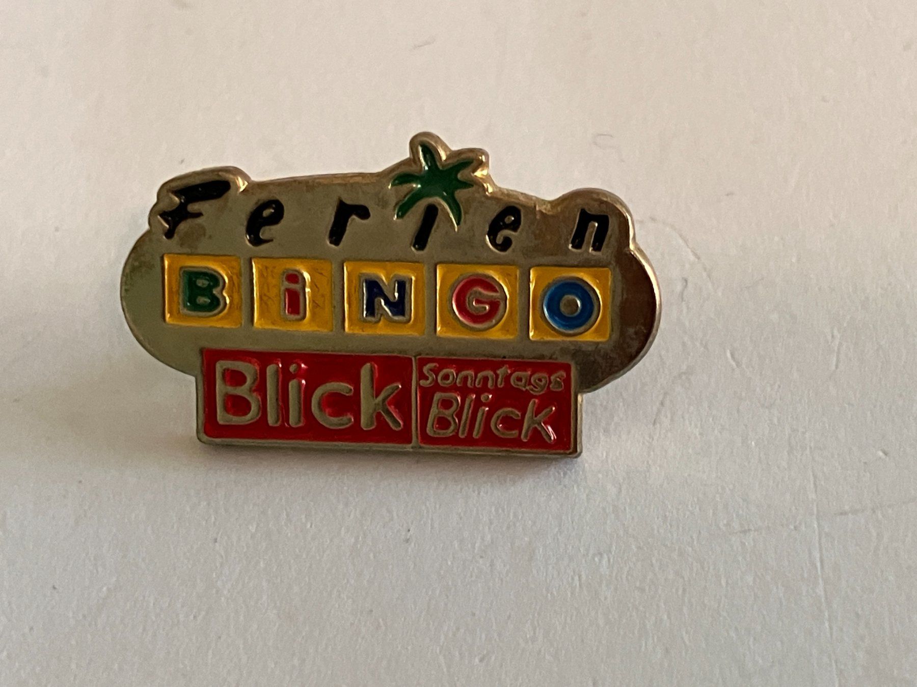 Placchette & Badge: 1 Pin Ferien Bingo Sonntags Blick – Usato da Basel venduto da djwwpp