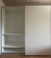 Kleiderschrank mit Schiebetüren weiss neuwertiger Zustand
