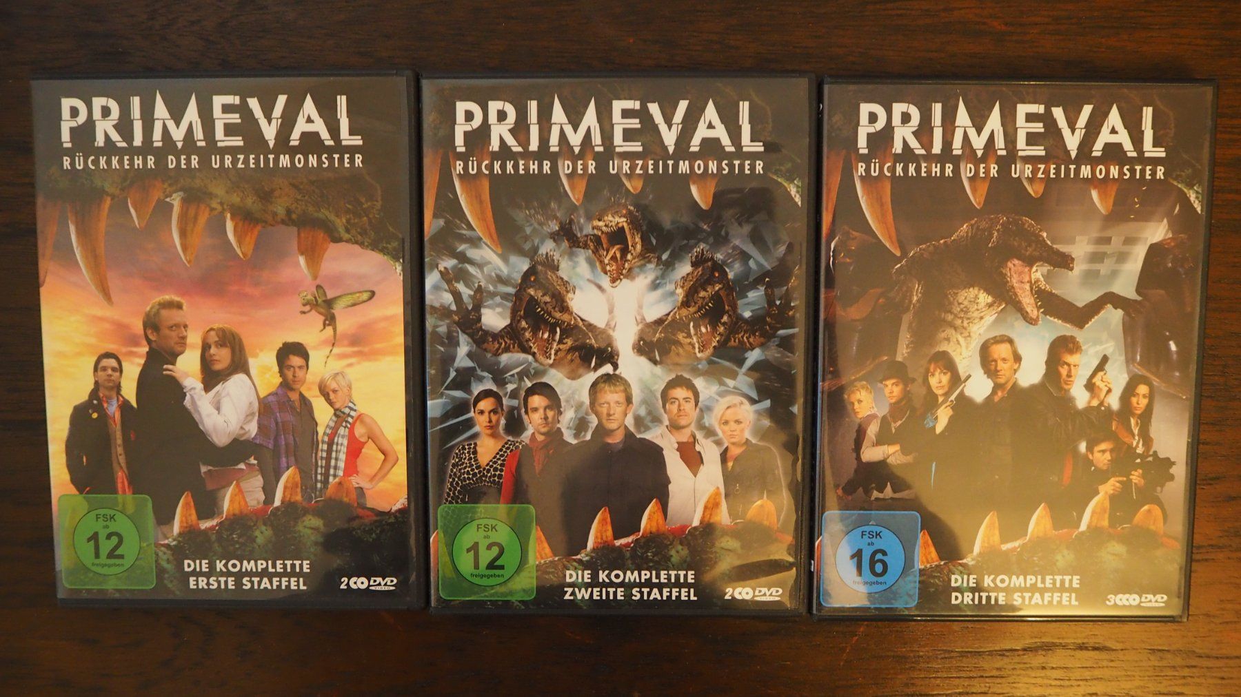 Tutti i DVDs: Primeval / Staffel 1 - 3 in einer Box – Usato da Chur venduto da dluli 1
