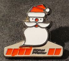 CC930 - Pin Weihnachtsmann Santaclause Möbel Pfister