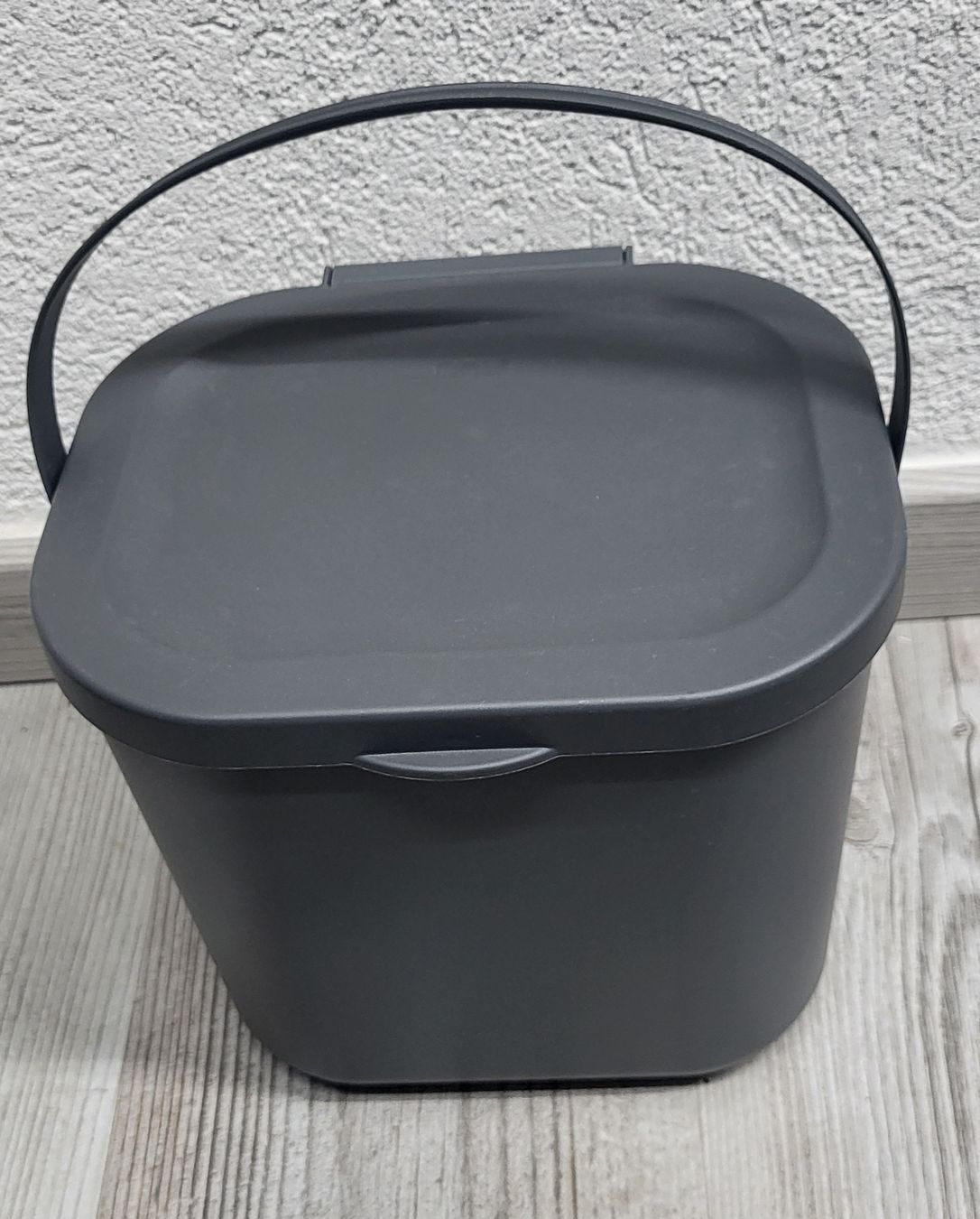 Contenitori & Simili: 2 contenitori per riciclaggio – Usato da Giubiasco venduto da fas_b82x