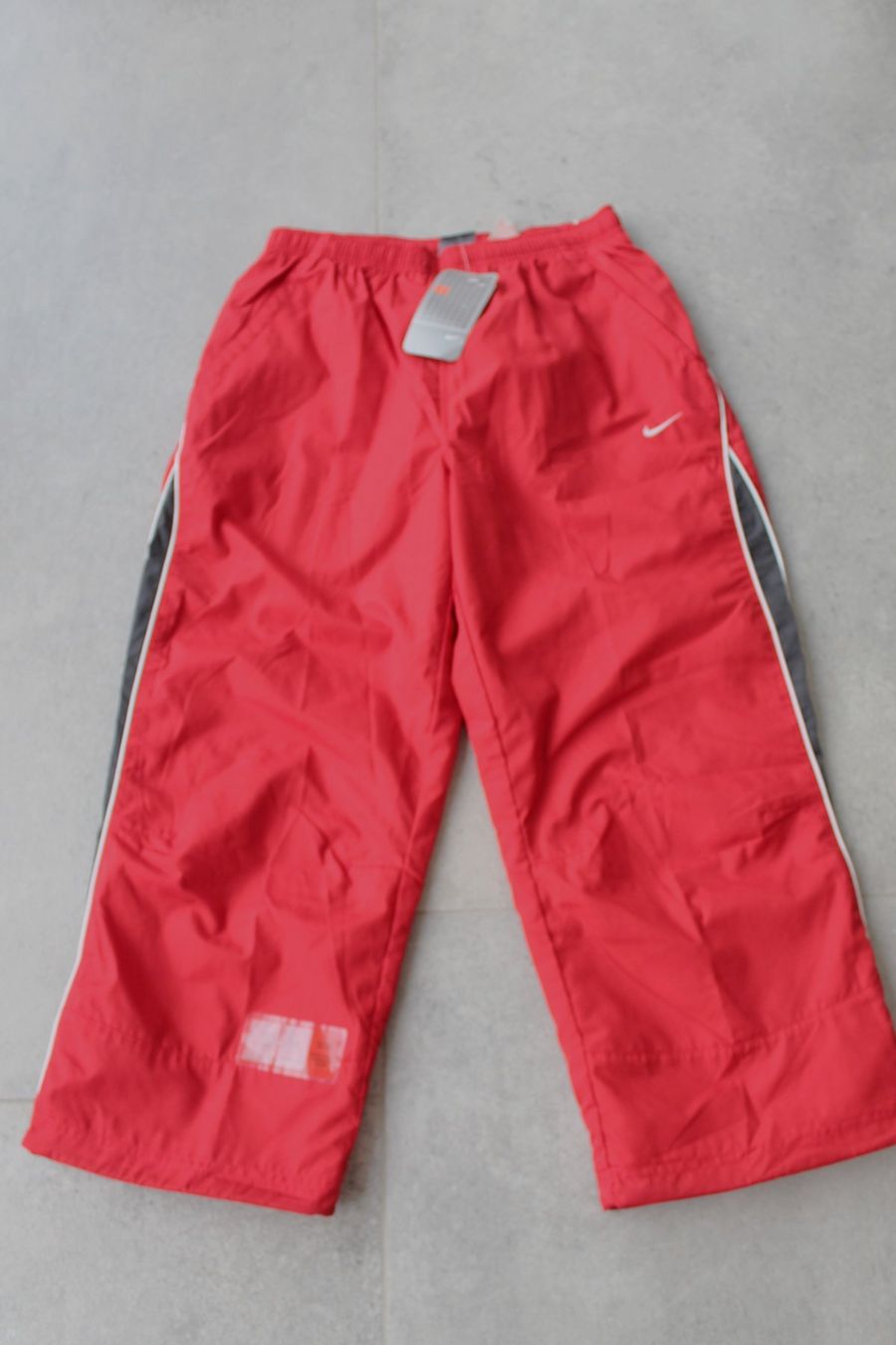 Nike Pantaloni: Pantacourt NIKE neuf taille (S) – Nuovo e nell'imballaggio originale da Chez-le-Bart venduto da jasse 1