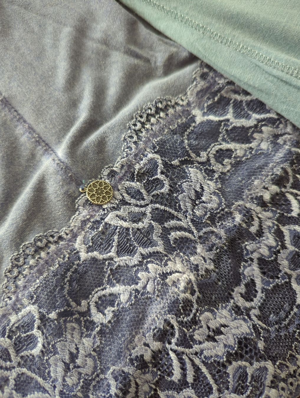 Lotti di vestiti: 4er Set Langarm mit Spitze, Gr. 40/42, bequem & elegant – Usato da Einsiedeln venduto da katschar 4