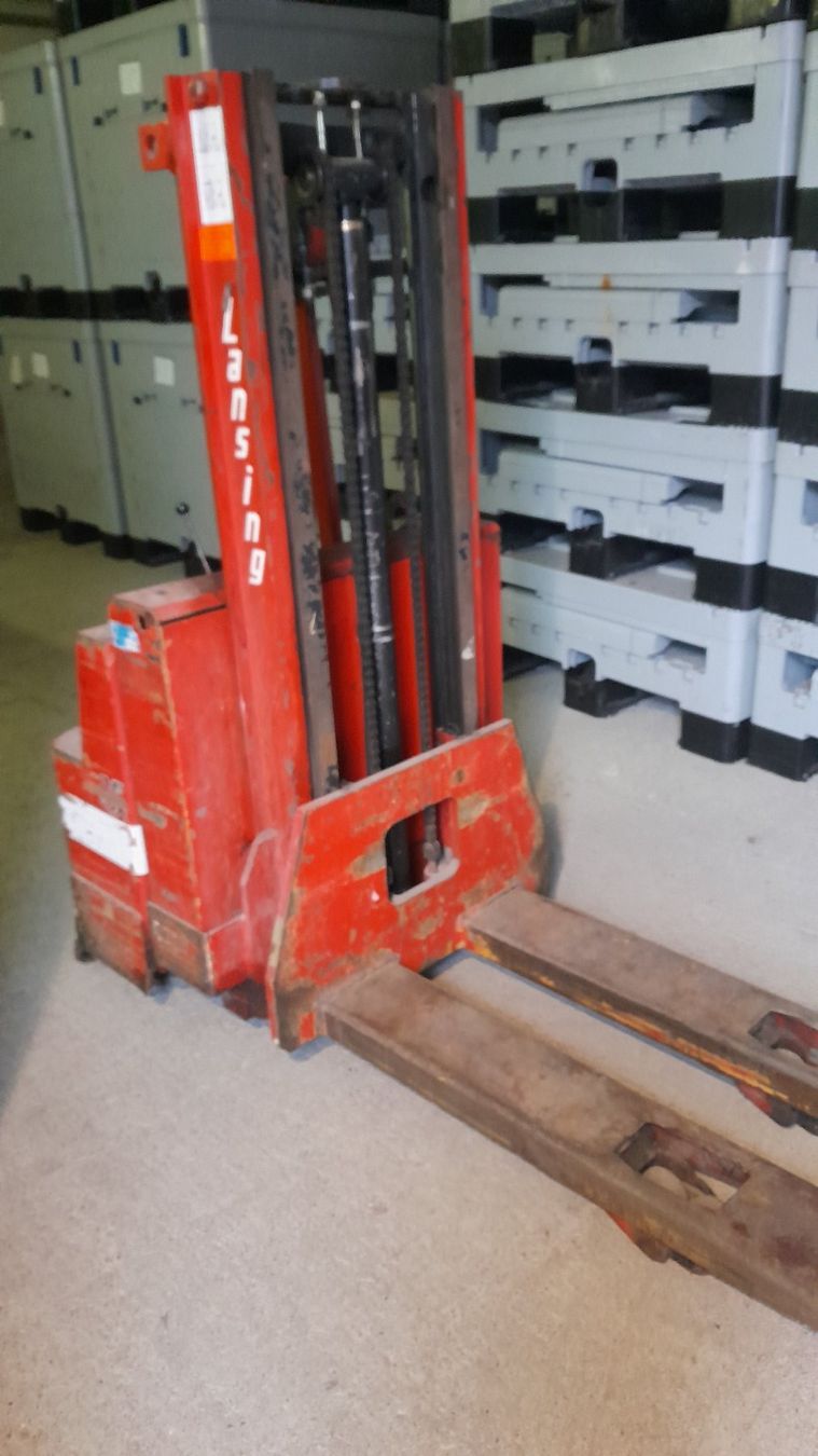 Ameise Carrelli elevatori e a forche: Ammeisen Stapler – Usato da Römerswil LU venduto da Munzli44